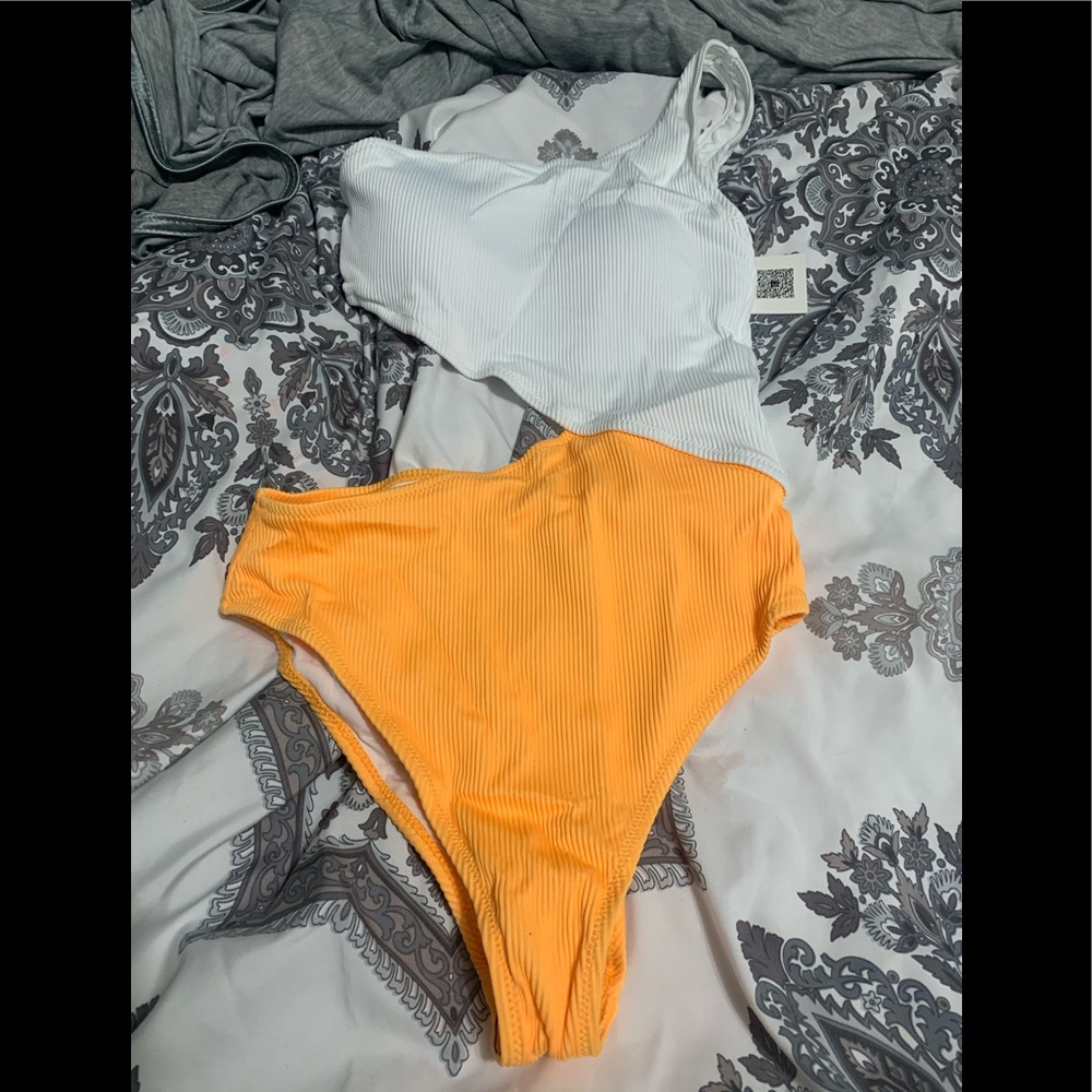 New Women’s Monokini Size M